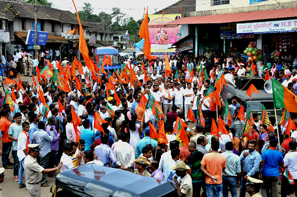 ಶ್ರೀ ಭಗವತಿ ದೇವಾಲಯ ಪ್ರಕರಣ : ನಾಪೋಕ್ಲುವಿನಲ್ಲಿ ಪ್ರತಿಭಟನೆ